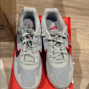 Nike Men's Athletic Shoes in Gray and Red